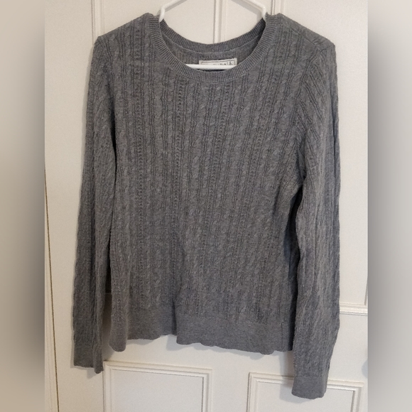 Abercrombie and Fitch Grey Crew Knit Sweater - Picture 1 of 4